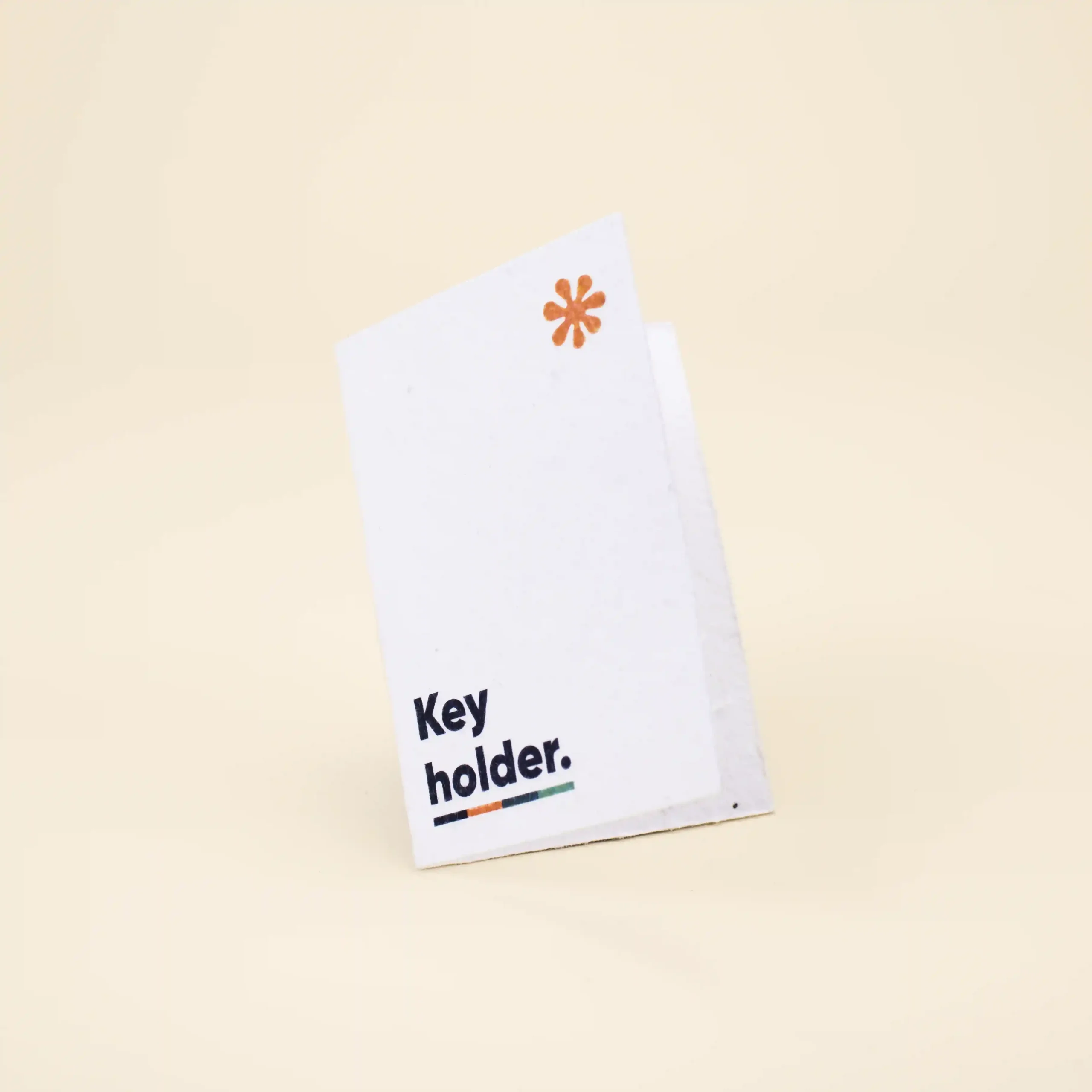 PAPEL PLANTABLE: KARTE  Porta llaves de hotel en díptico. Impresión a todo color